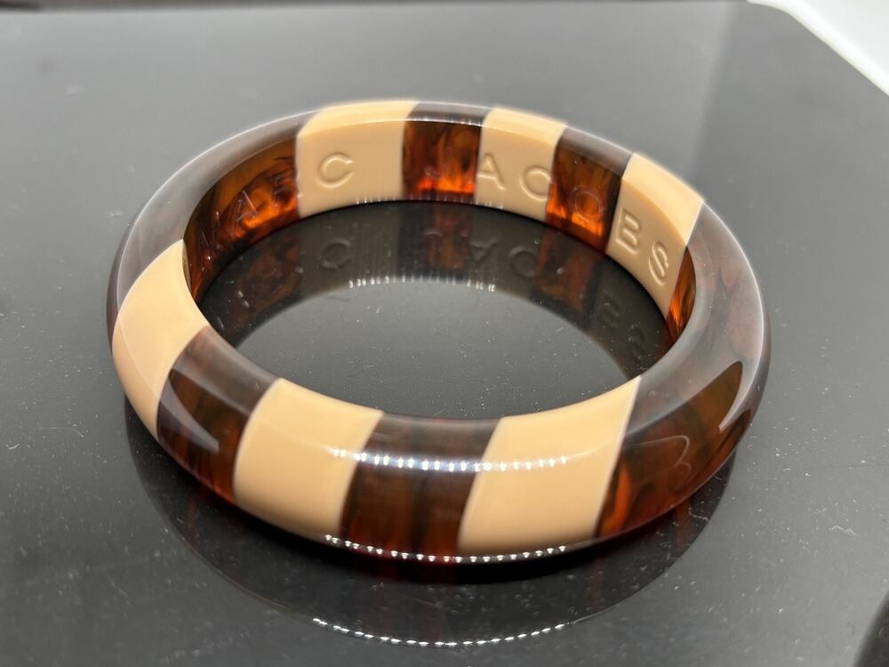 MARC BY MARC JACOBS Engraved beige AMBER Tone RESIN BANGLE BRACELET 2.5 Inch